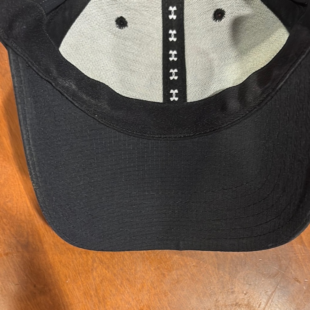 Under Armour Black Logo Cap - Picture 8 of 8